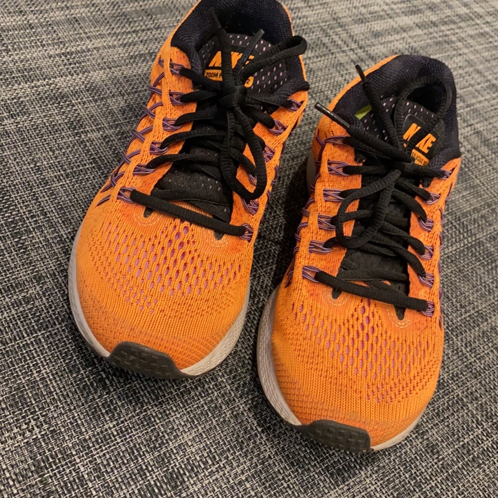 NIKE